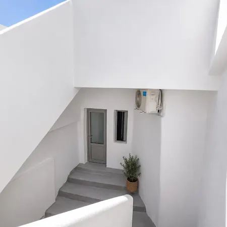 Guest house Moncler Downtown Fira (Santorini)